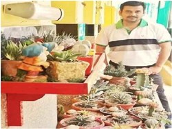 ఈ స్కూల్ ప్రిన్సిపాల్, నేషనల్ లెవల్ టేబుల్ టెన్నిస్ ప్లేయర్ తన ఇంటిలో 7000 మొక్కలు & 700 మొక్కల రకాలను పెంచుతాడు